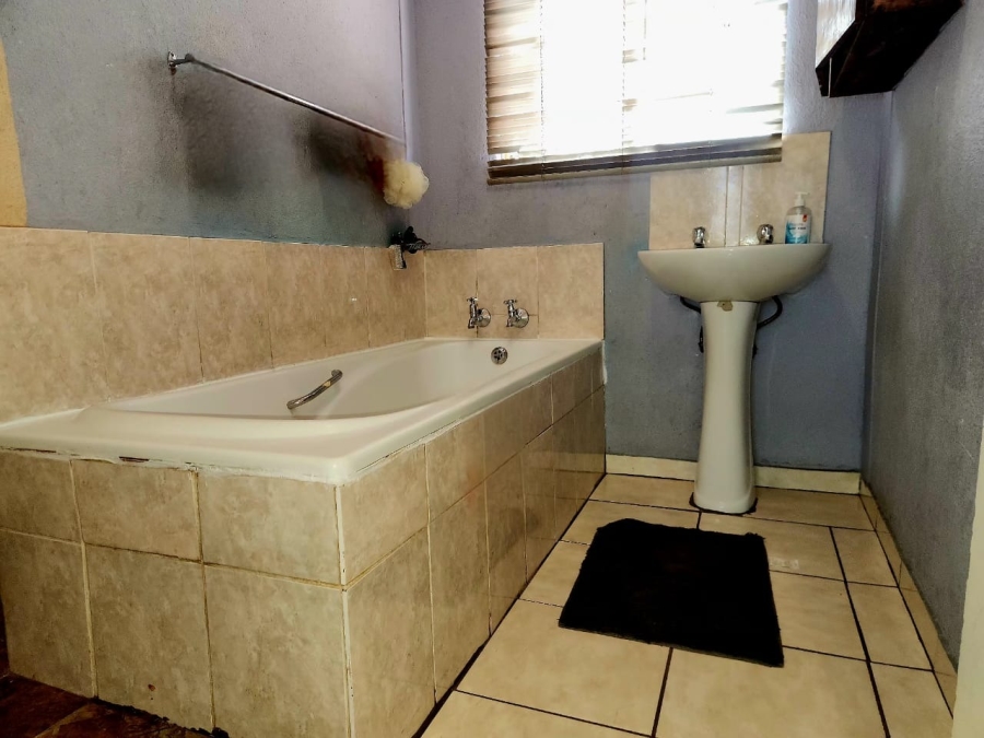 2 Bedroom Property for Sale in Tlhabane West North West